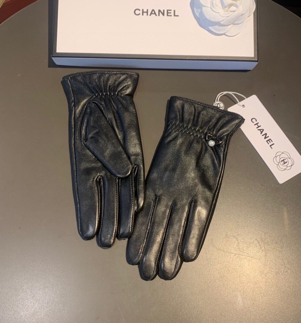 Chanel Gloves In Black