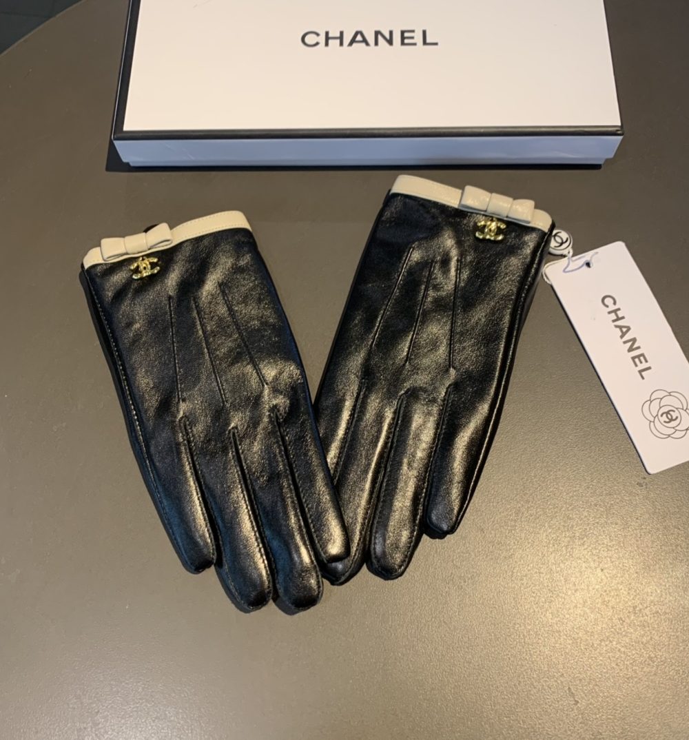 Chanel Gloves In Black