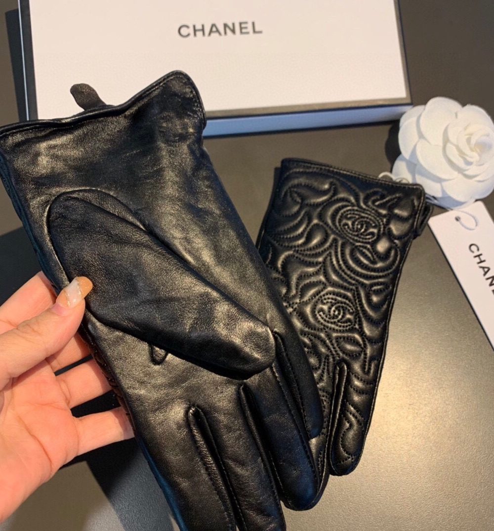 Chanel Gloves In Black