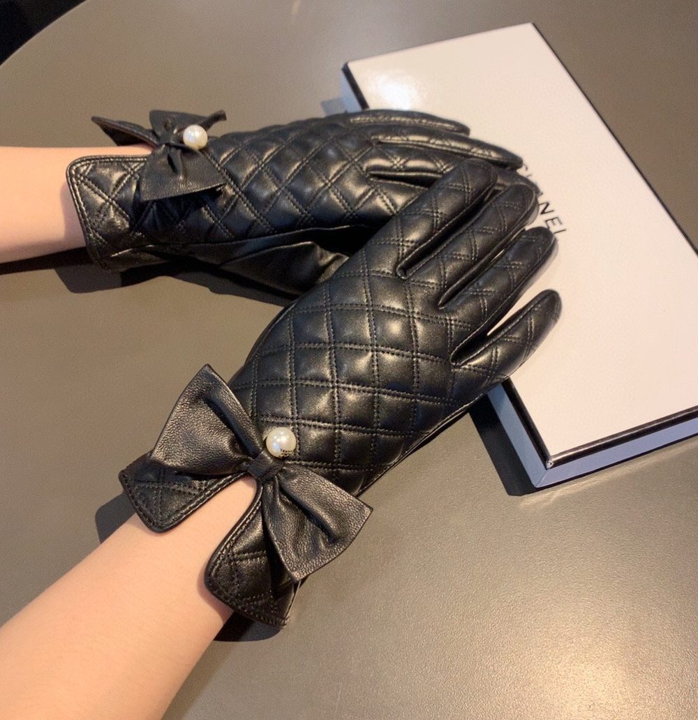 Chanel Gloves In Black