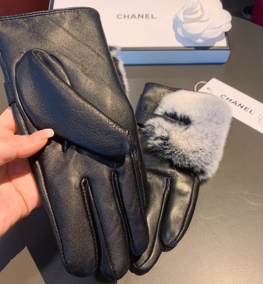 Chanel Gloves In Black