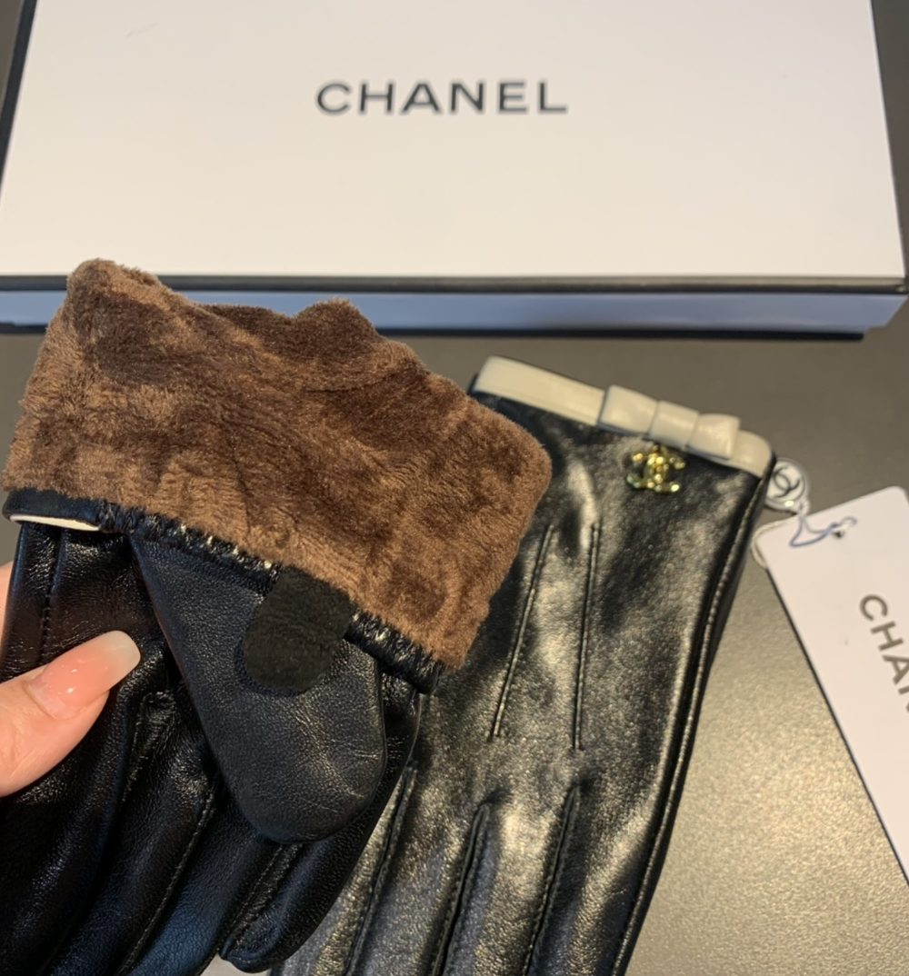 Chanel Gloves In Black
