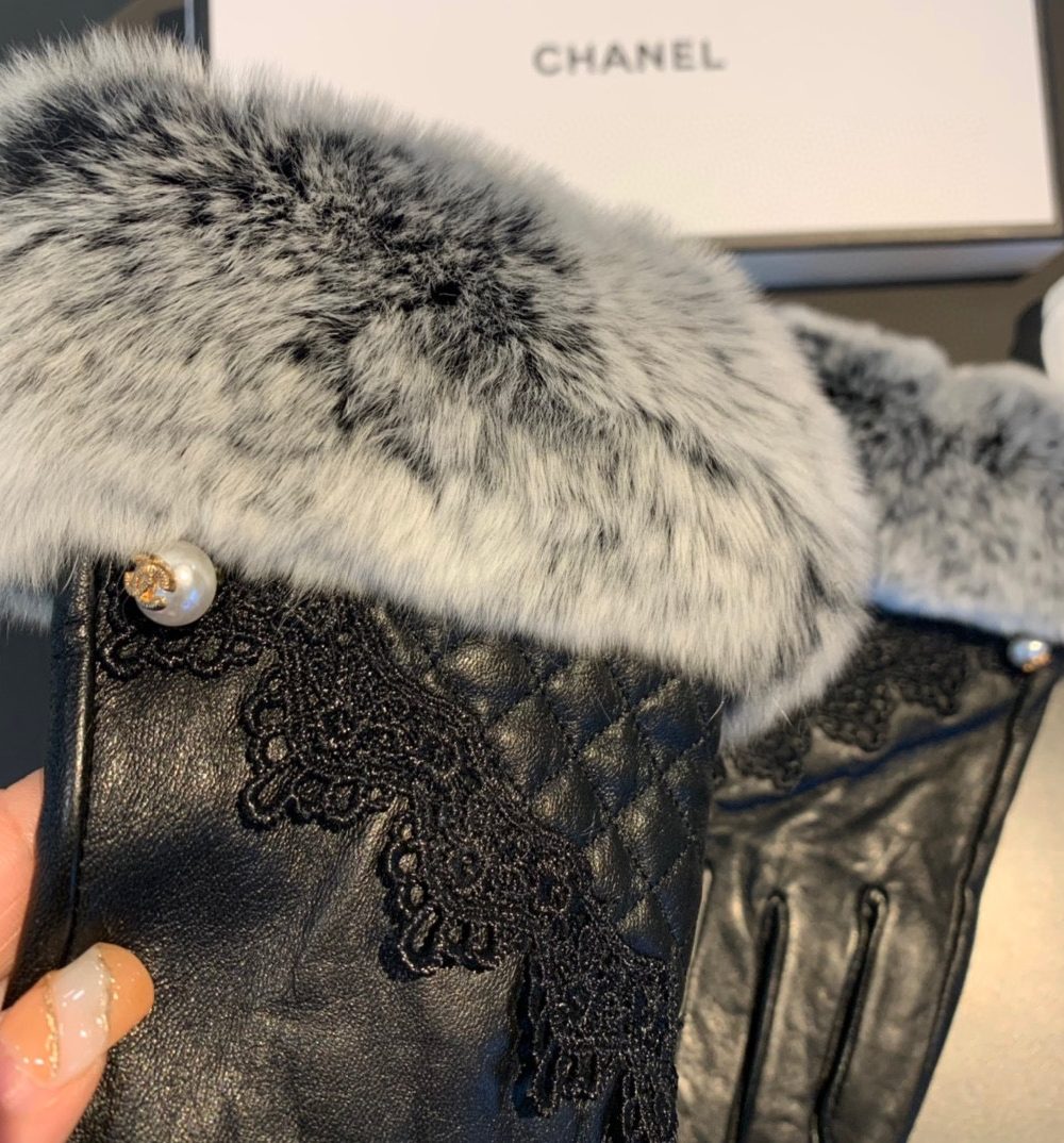 Chanel Gloves In Black