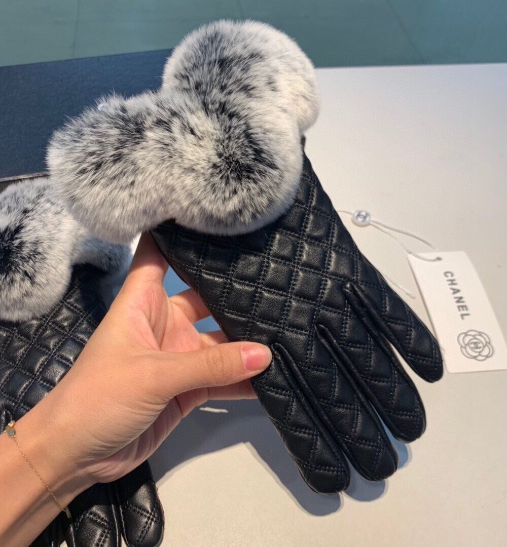 Chanel Gloves In Black