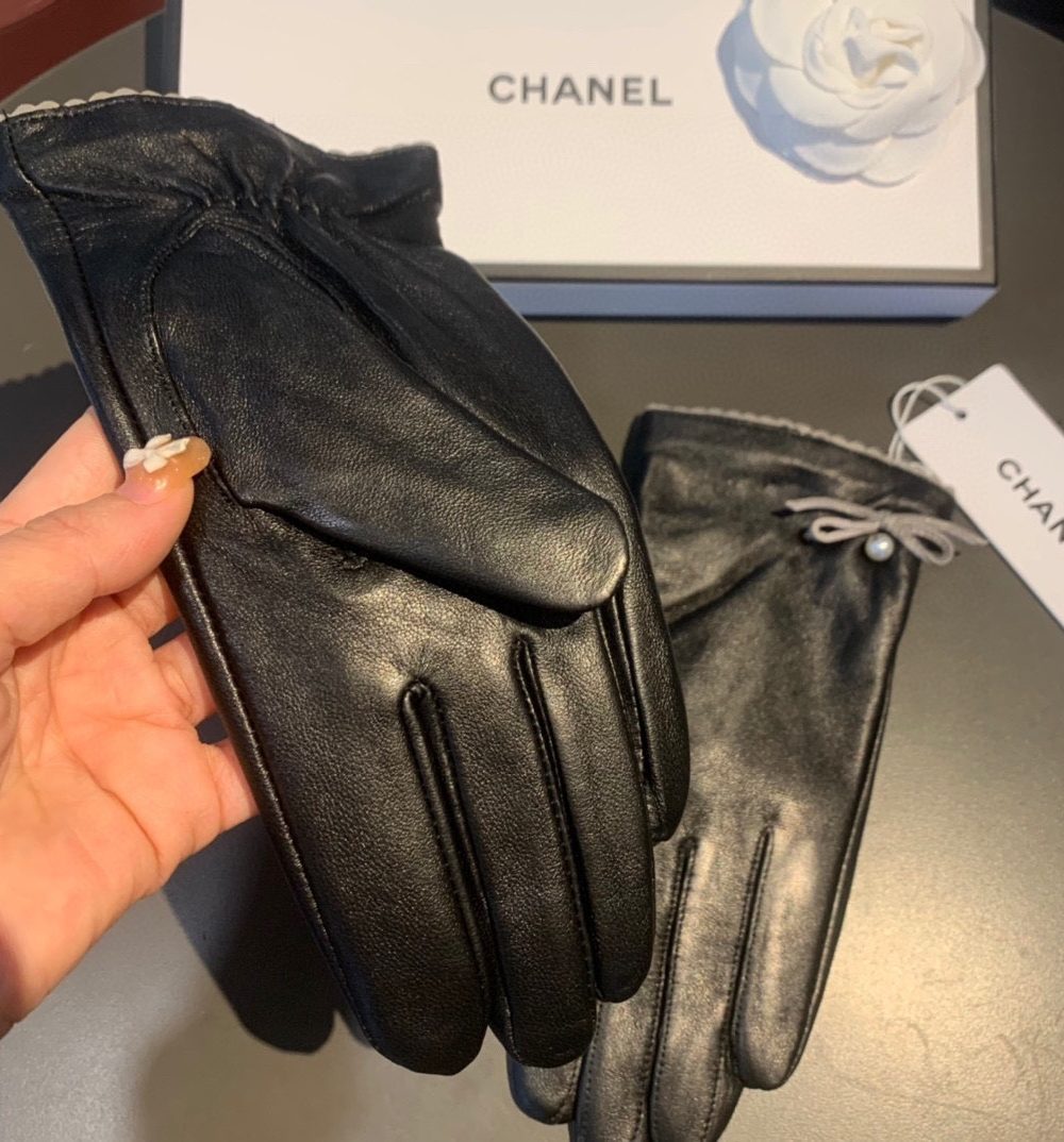 Chanel Gloves In Black