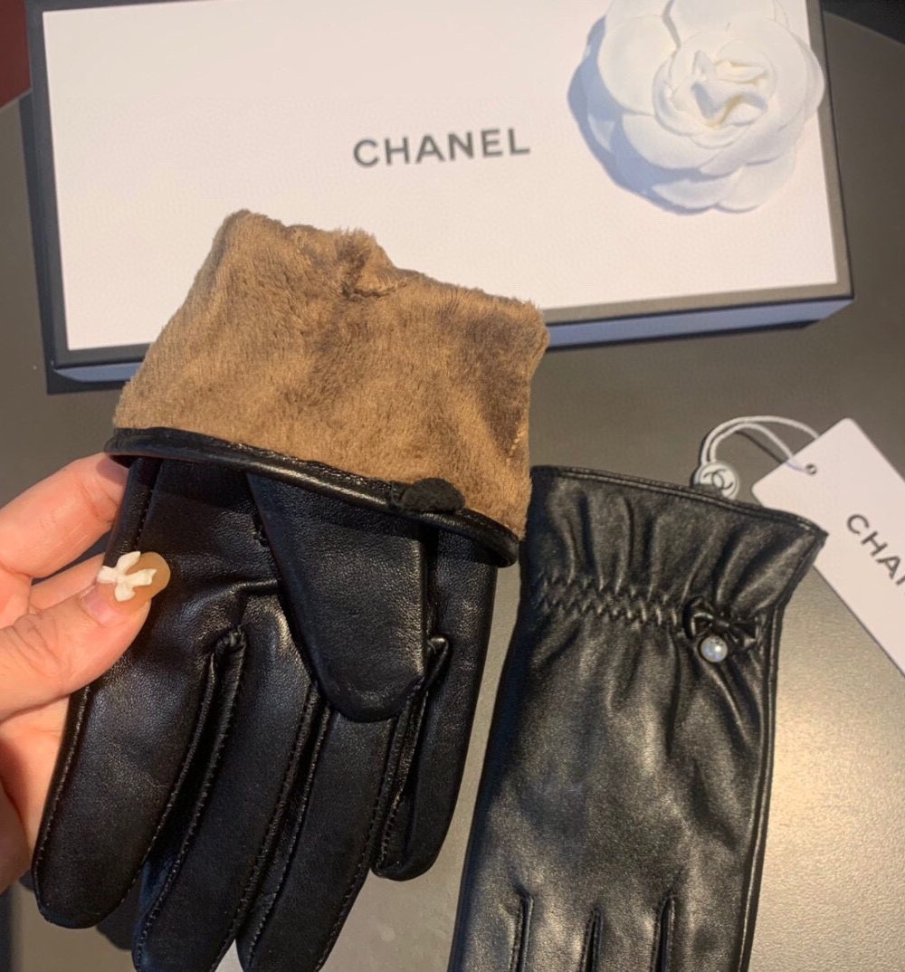 Chanel Gloves In Black
