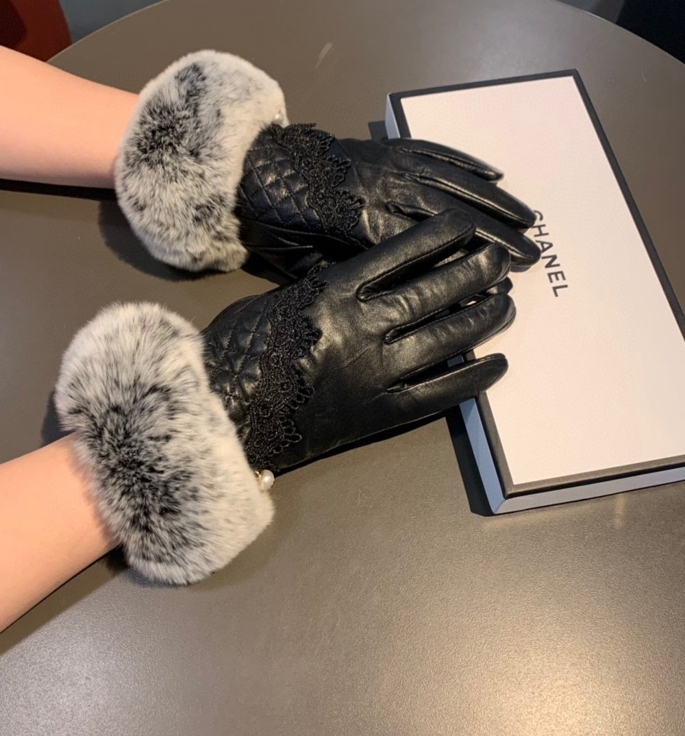 Chanel Gloves In Black