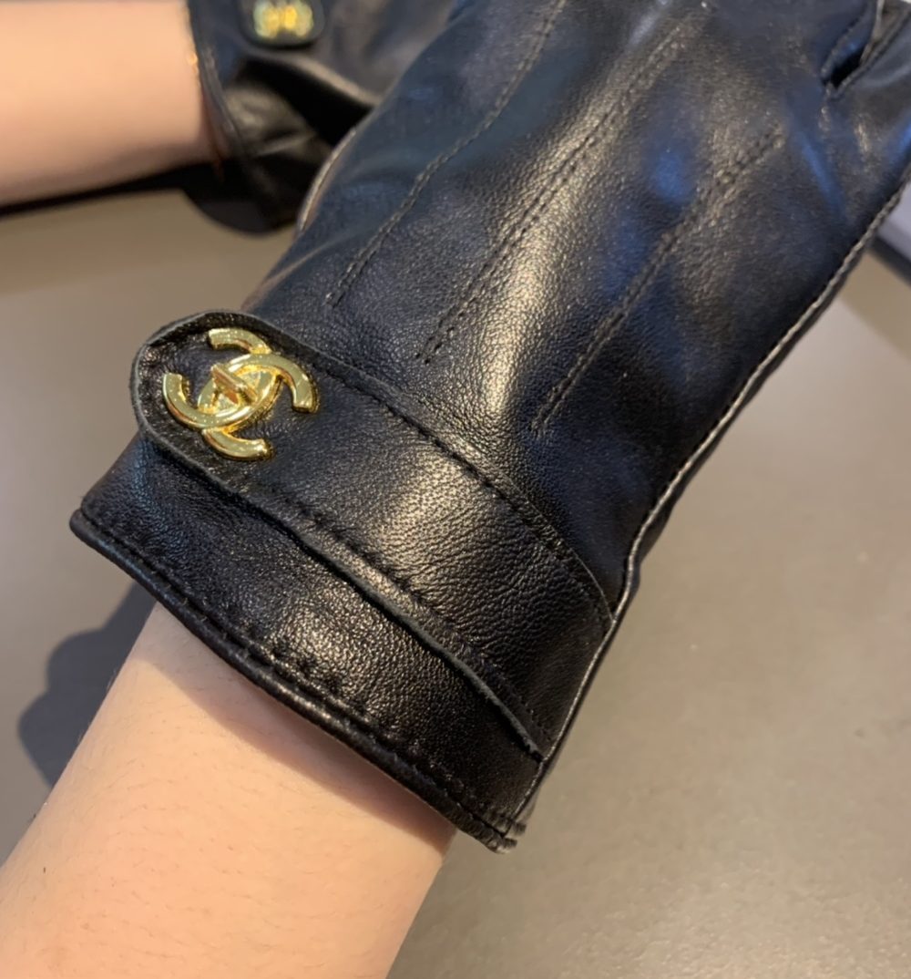 Chanel Gloves In Black