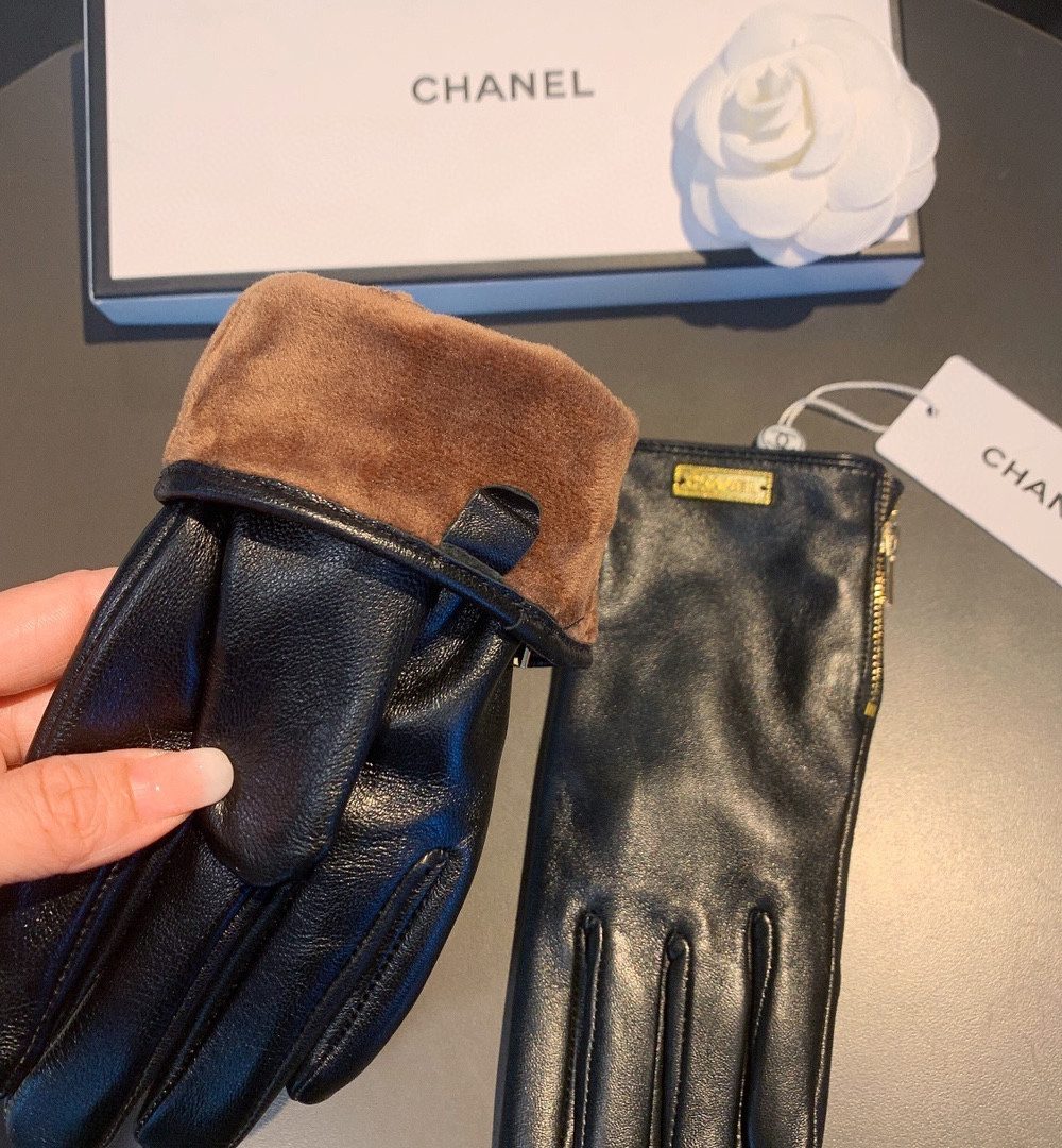 Chanel Gloves In Black