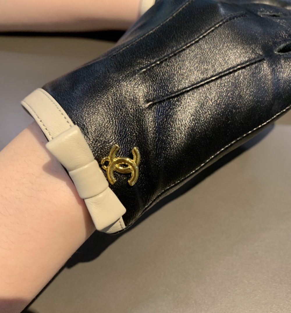 Chanel Gloves In Black