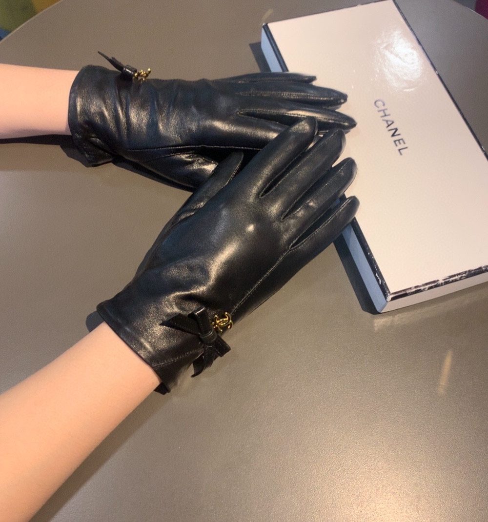 Chanel Gloves In Black
