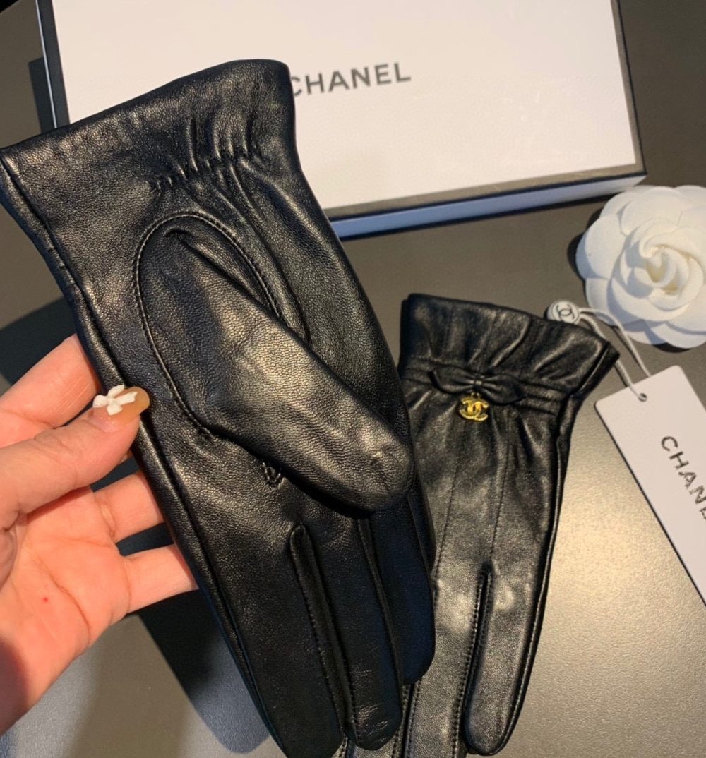 Chanel Gloves In Black