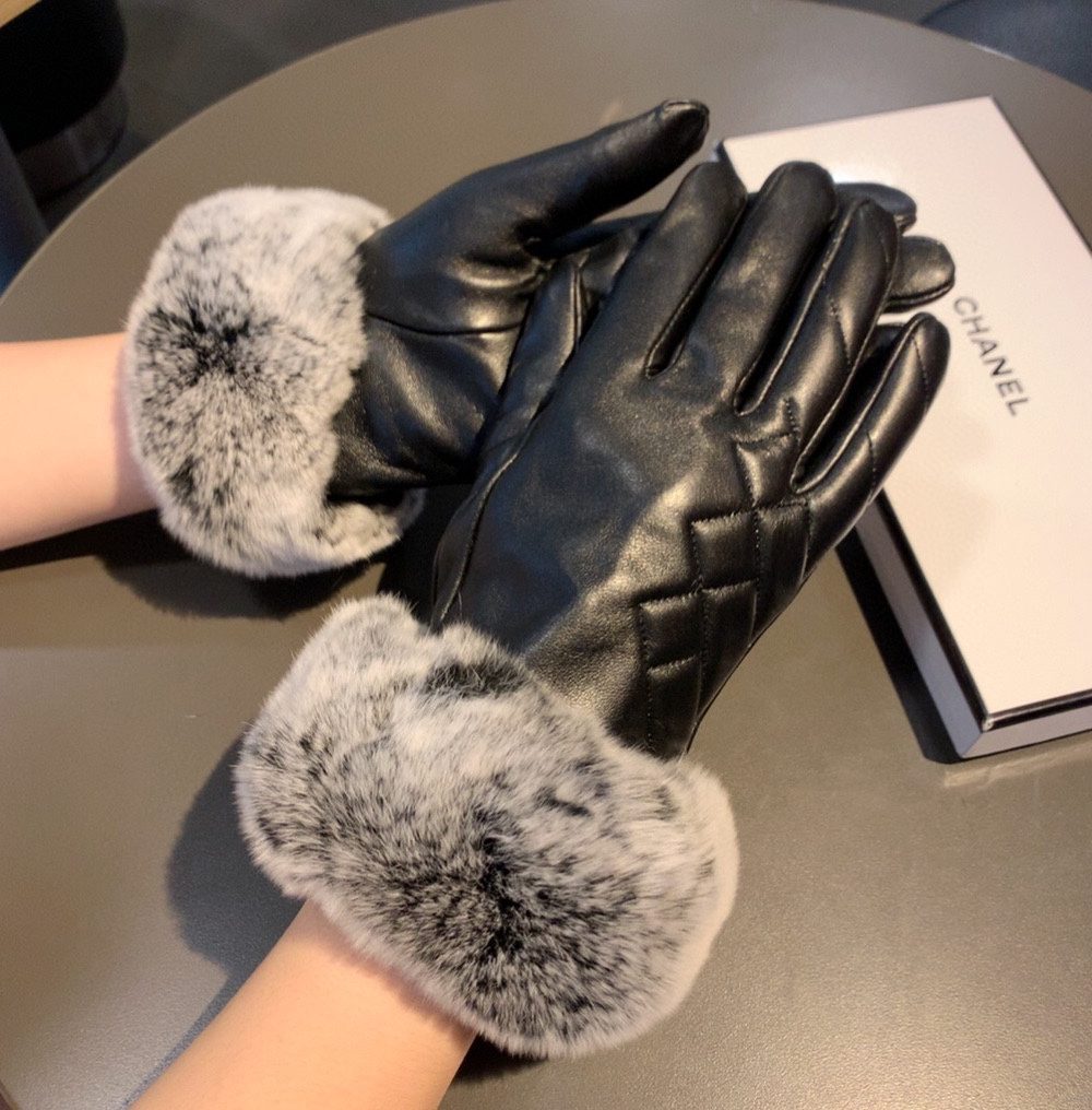 Chanel Gloves In Black