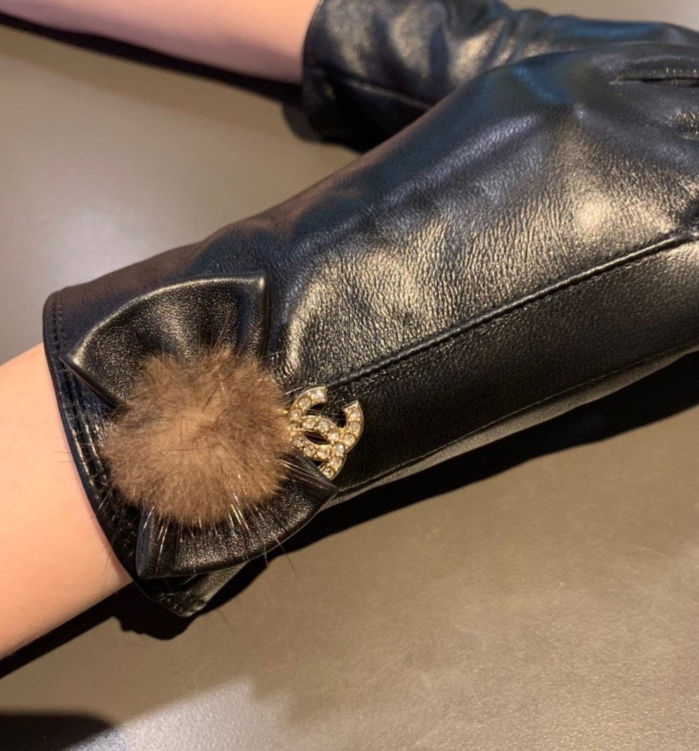 Chanel Gloves In Black