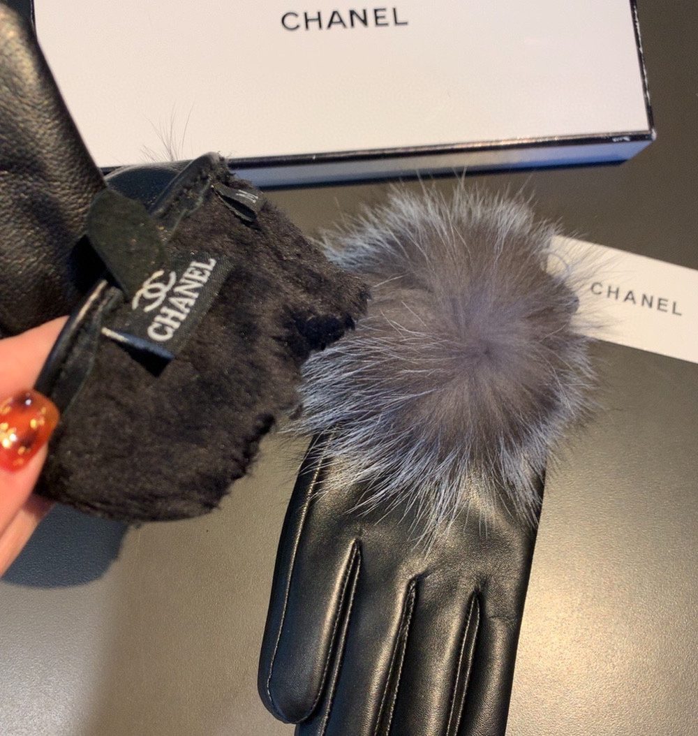 Chanel Gloves In Black