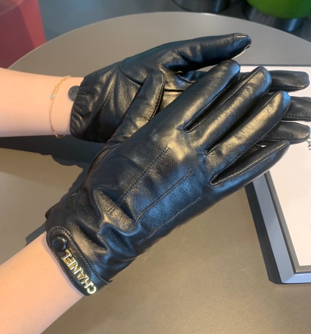 Chanel Gloves In Black
