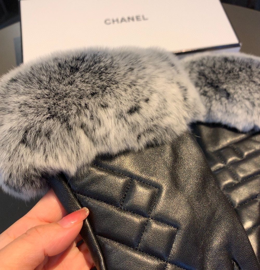 Chanel Gloves In Black
