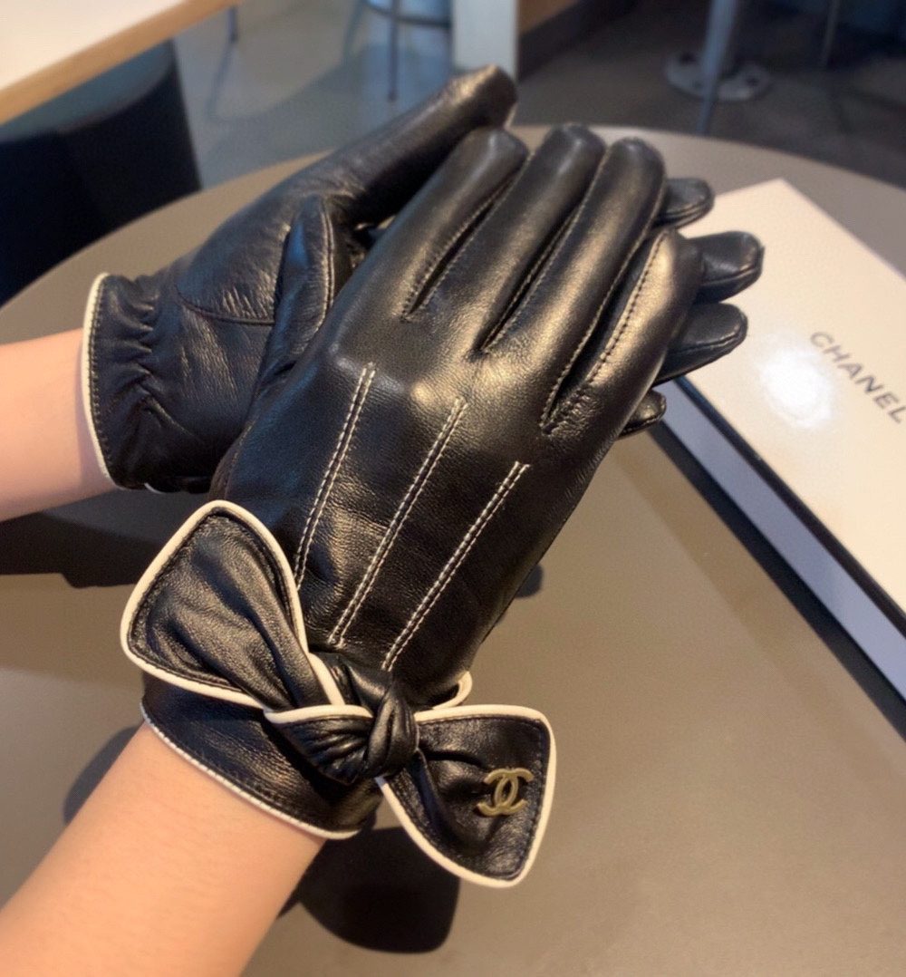 Chanel Gloves In Black