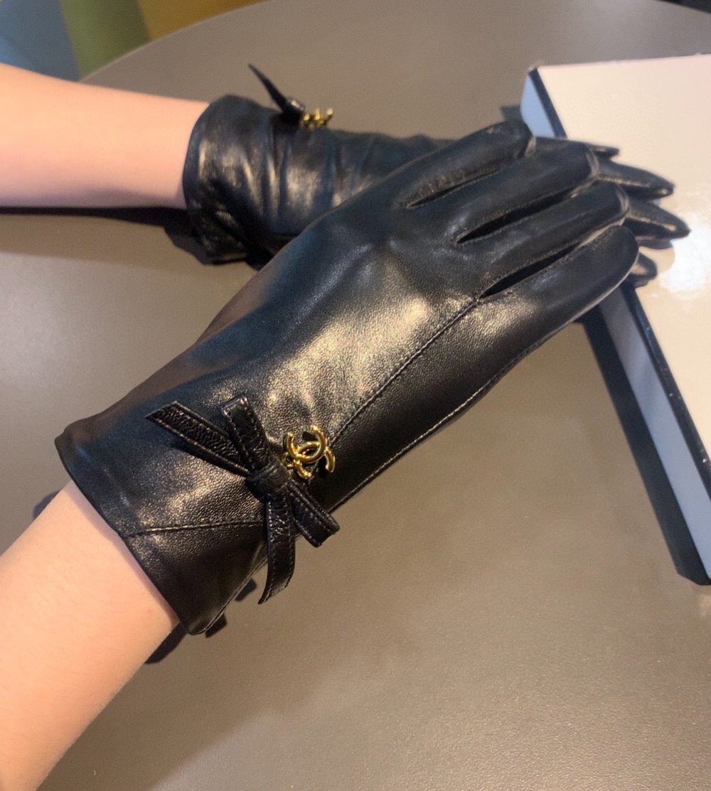 Chanel Gloves In Black