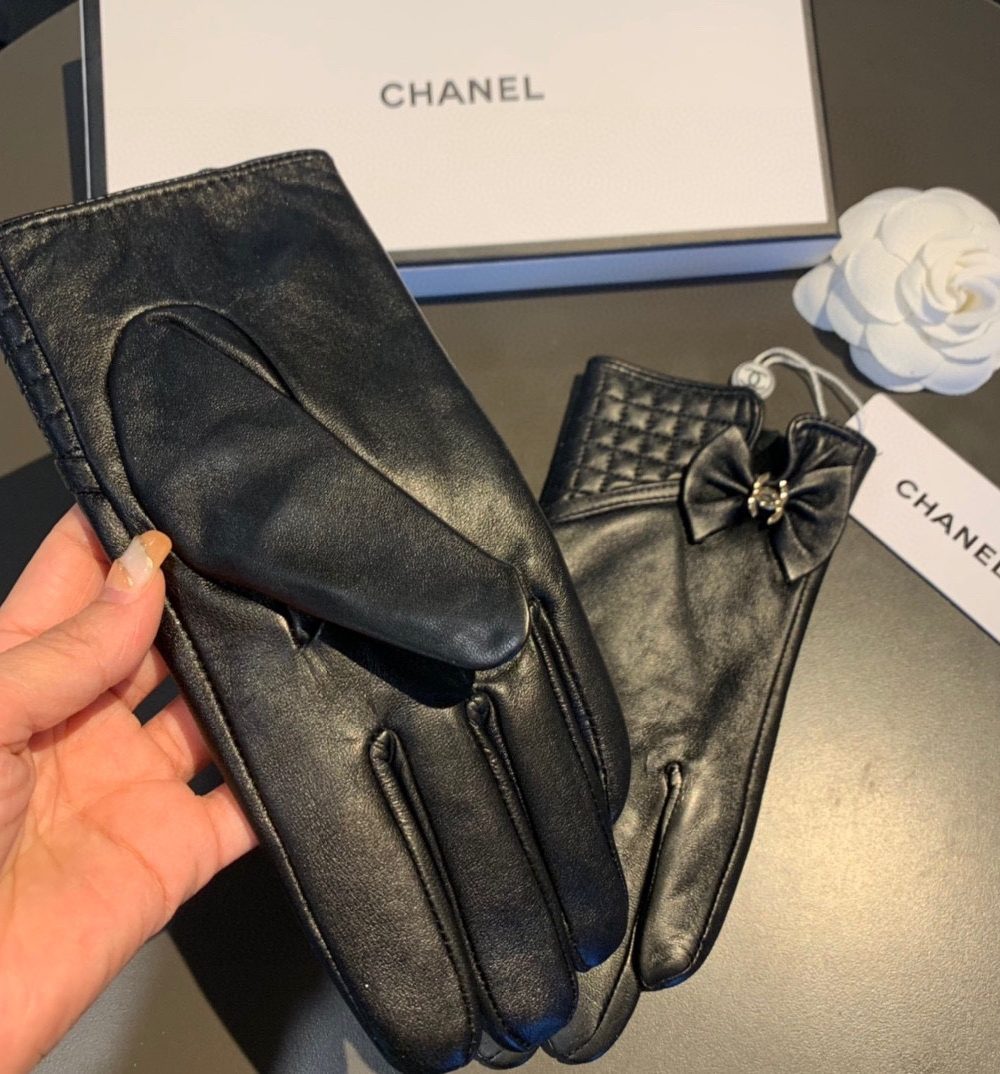 Chanel Gloves In Black