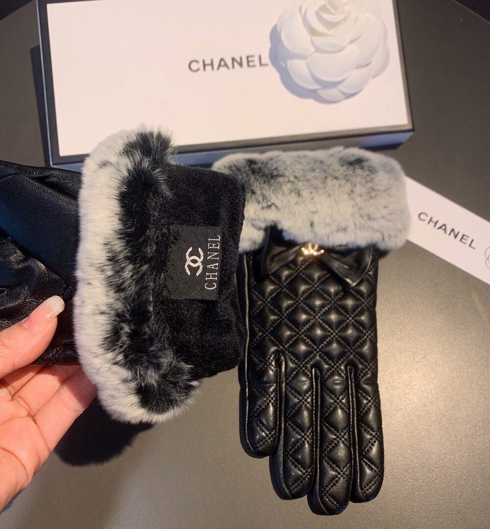 Chanel Gloves In Black