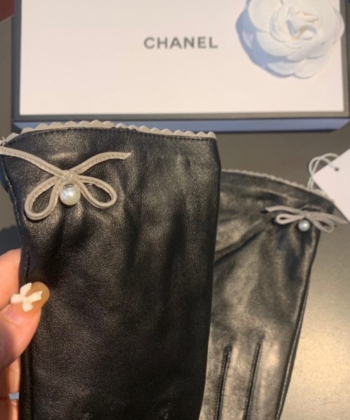 Chanel Gloves In Black