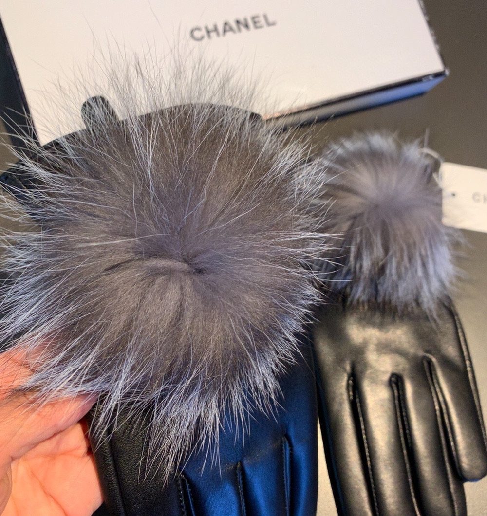 Chanel Gloves In Black