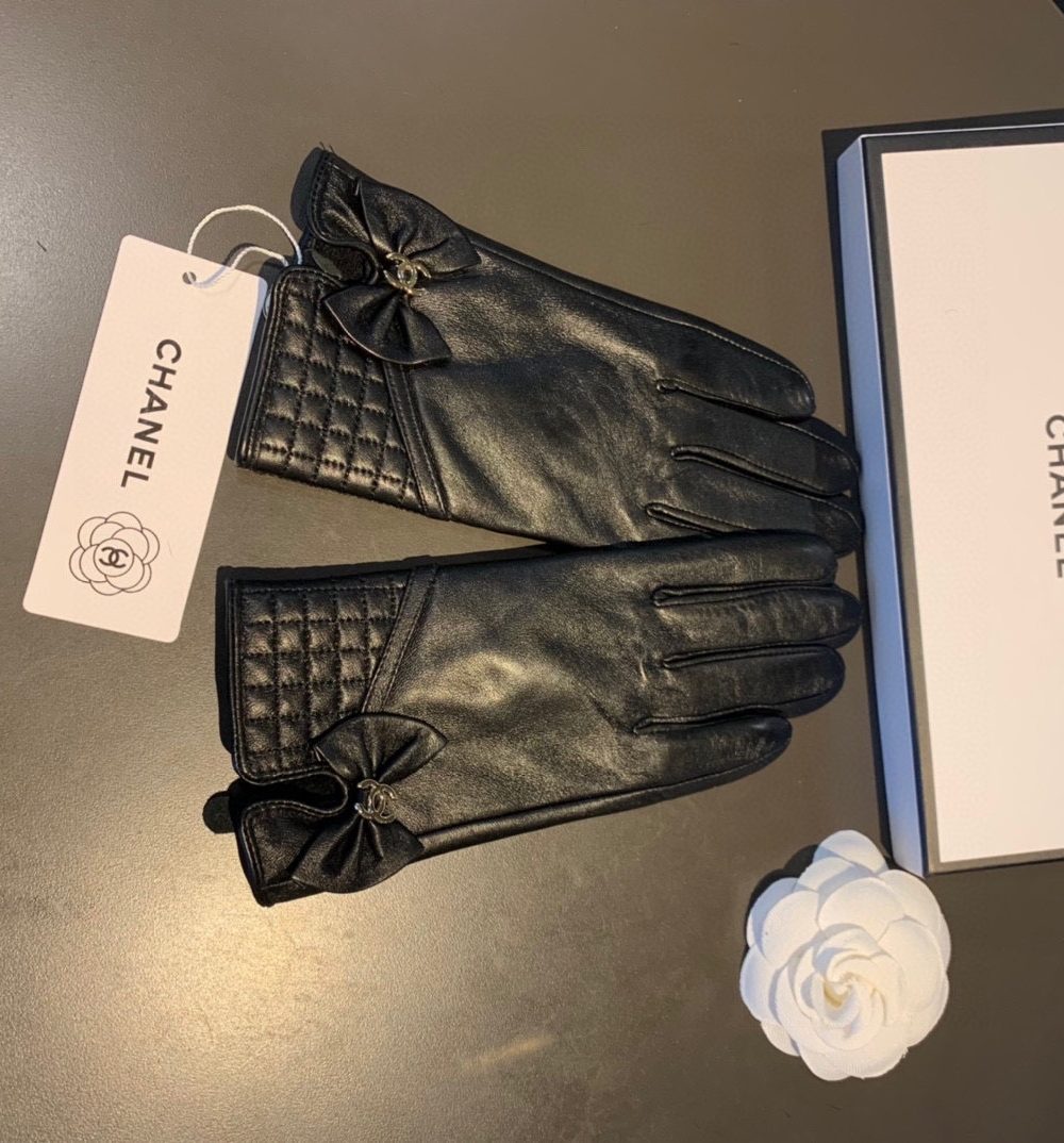 Chanel Gloves In Black