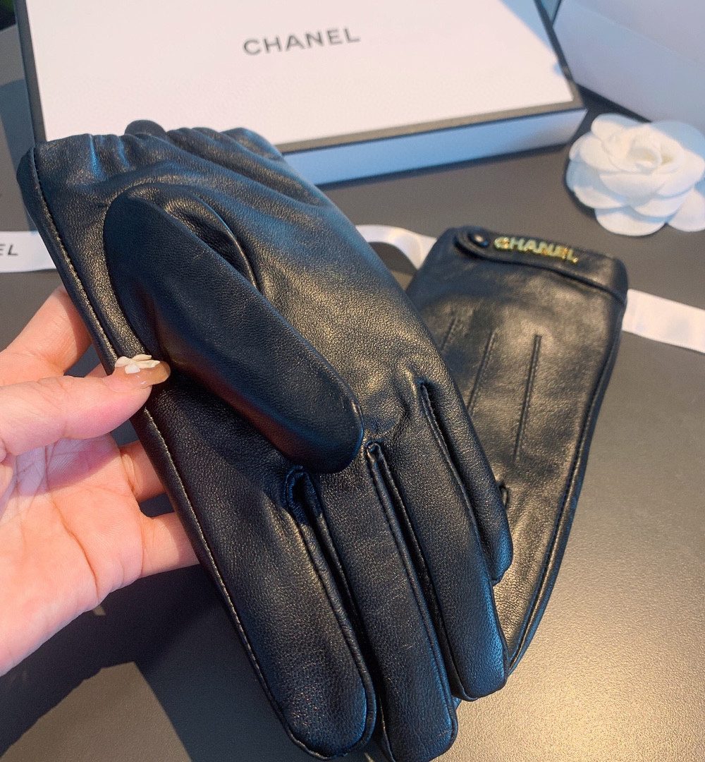 Chanel Gloves In Black