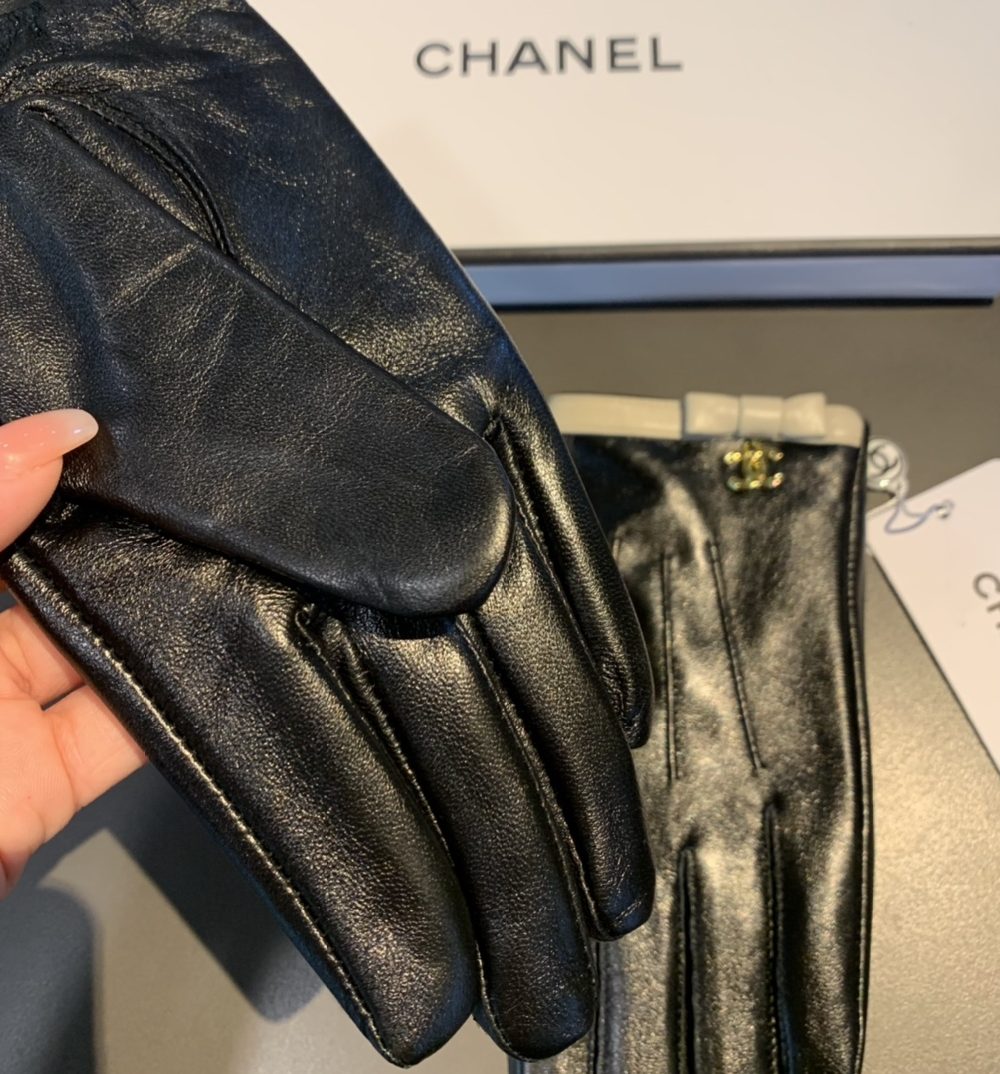 Chanel Gloves In Black