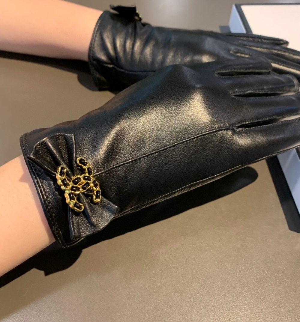 Chanel Gloves In Black
