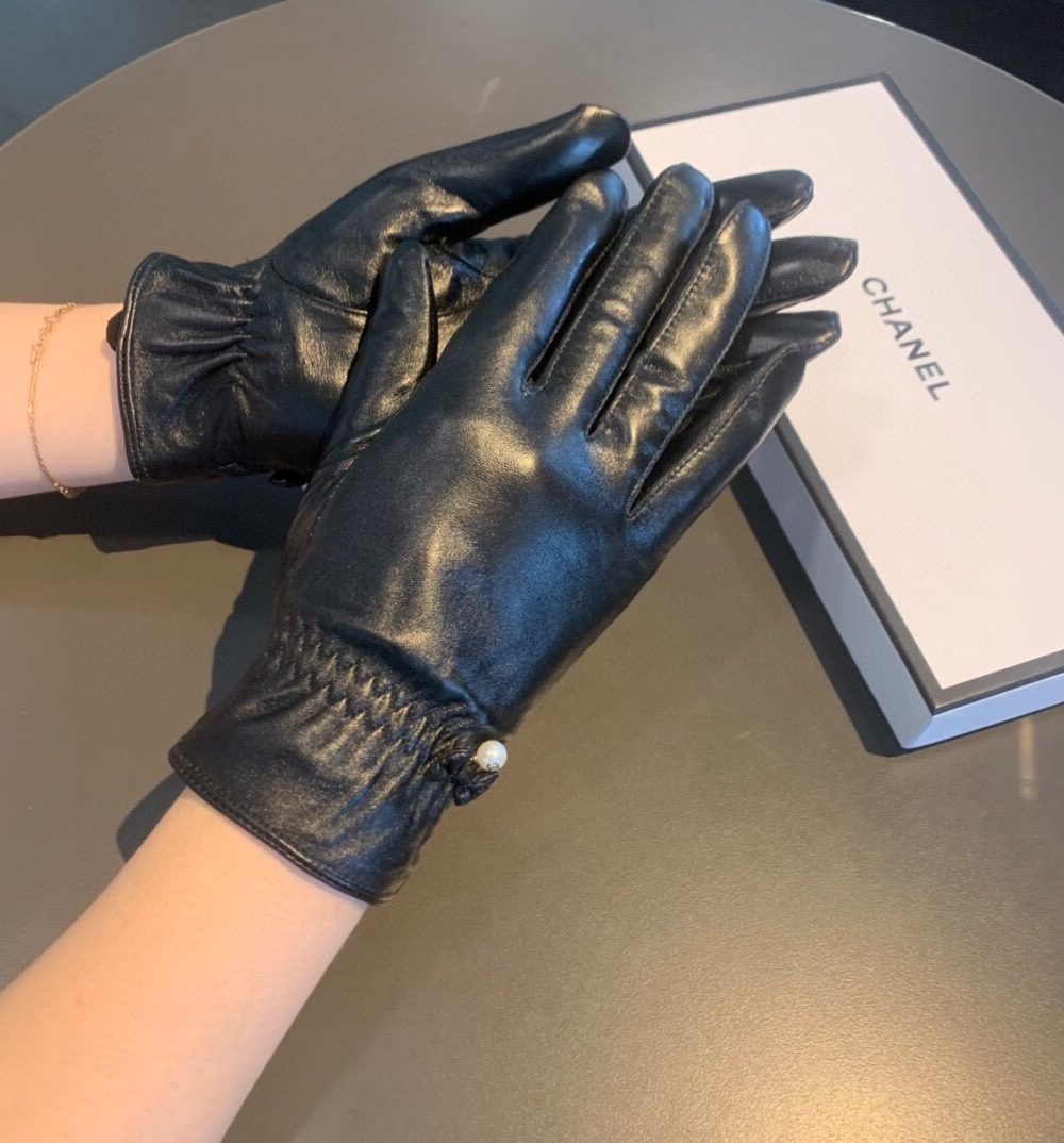 Chanel Gloves In Black
