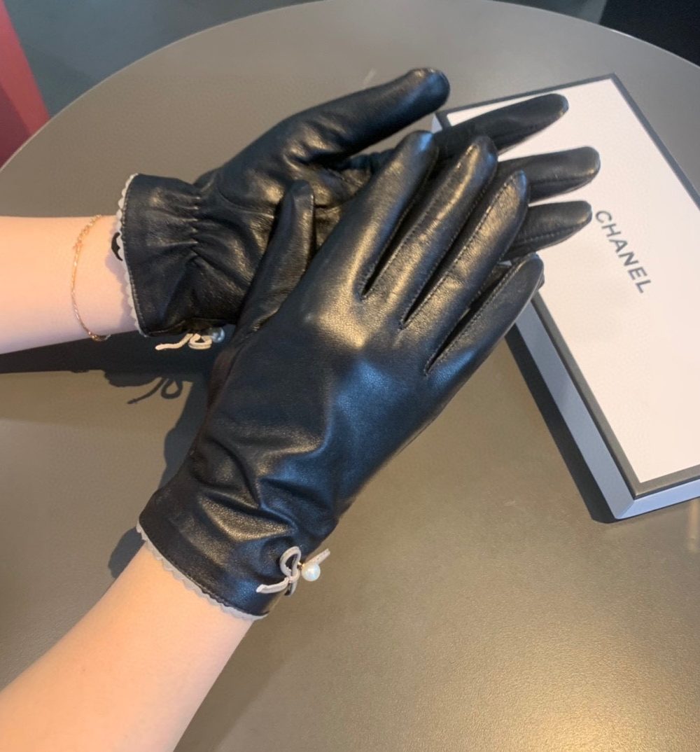 Chanel Gloves In Black