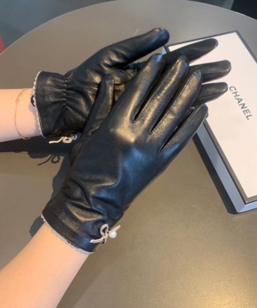 Chanel Gloves In Black