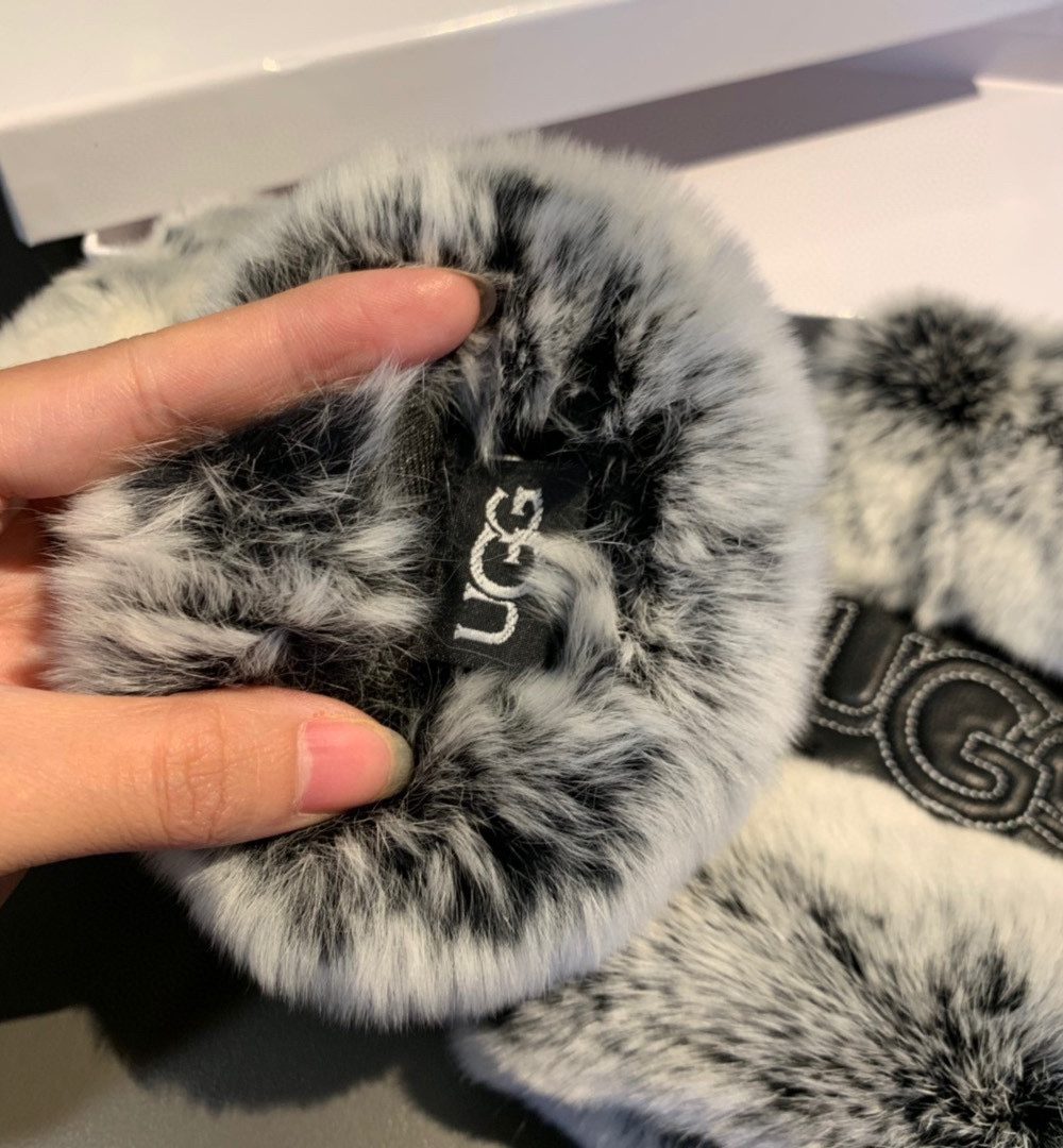 Chanel Gloves In Black