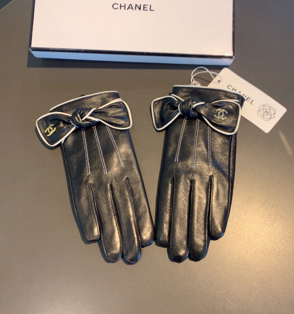 Chanel Gloves In Black