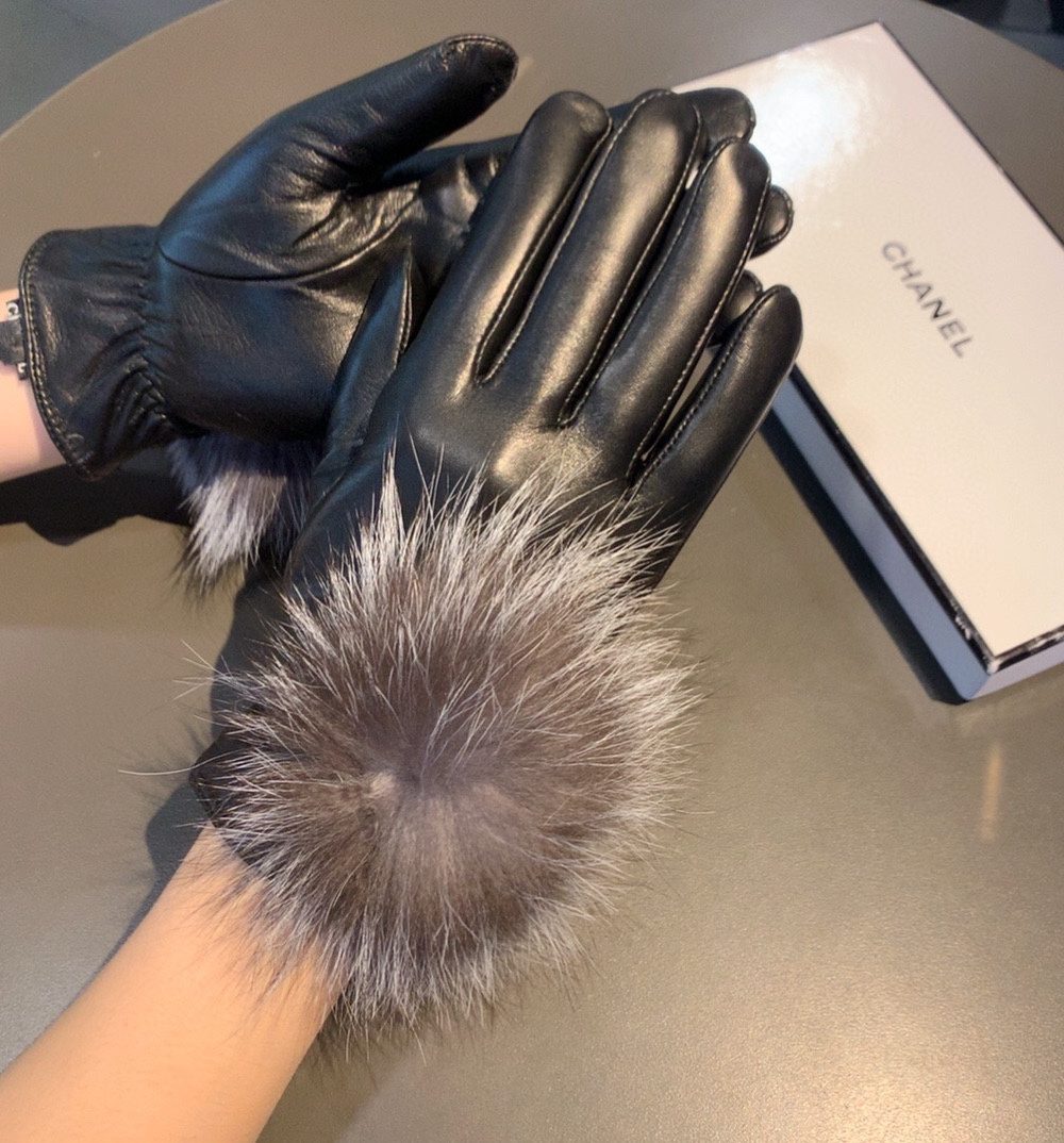 Chanel Gloves In Black