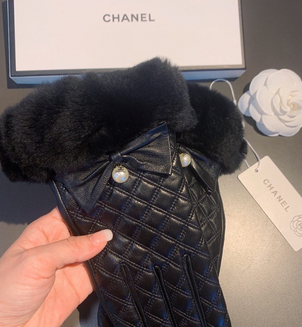 Chanel Gloves In Black