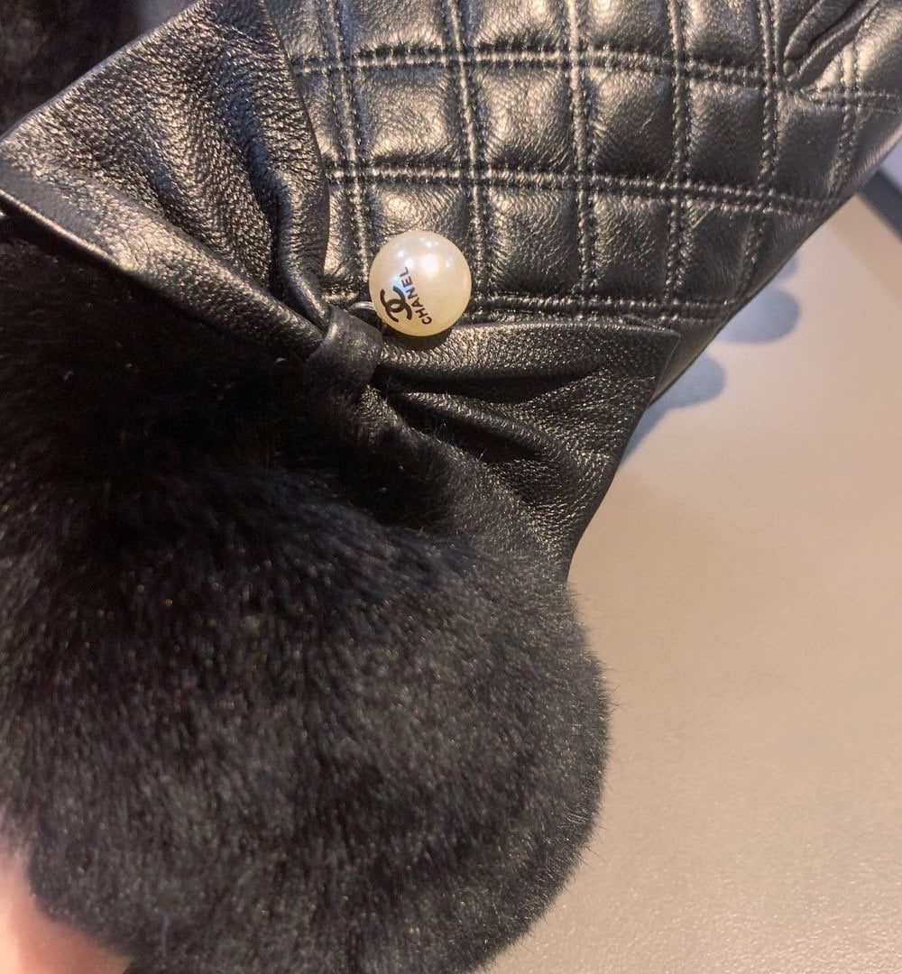 Chanel Gloves In Black