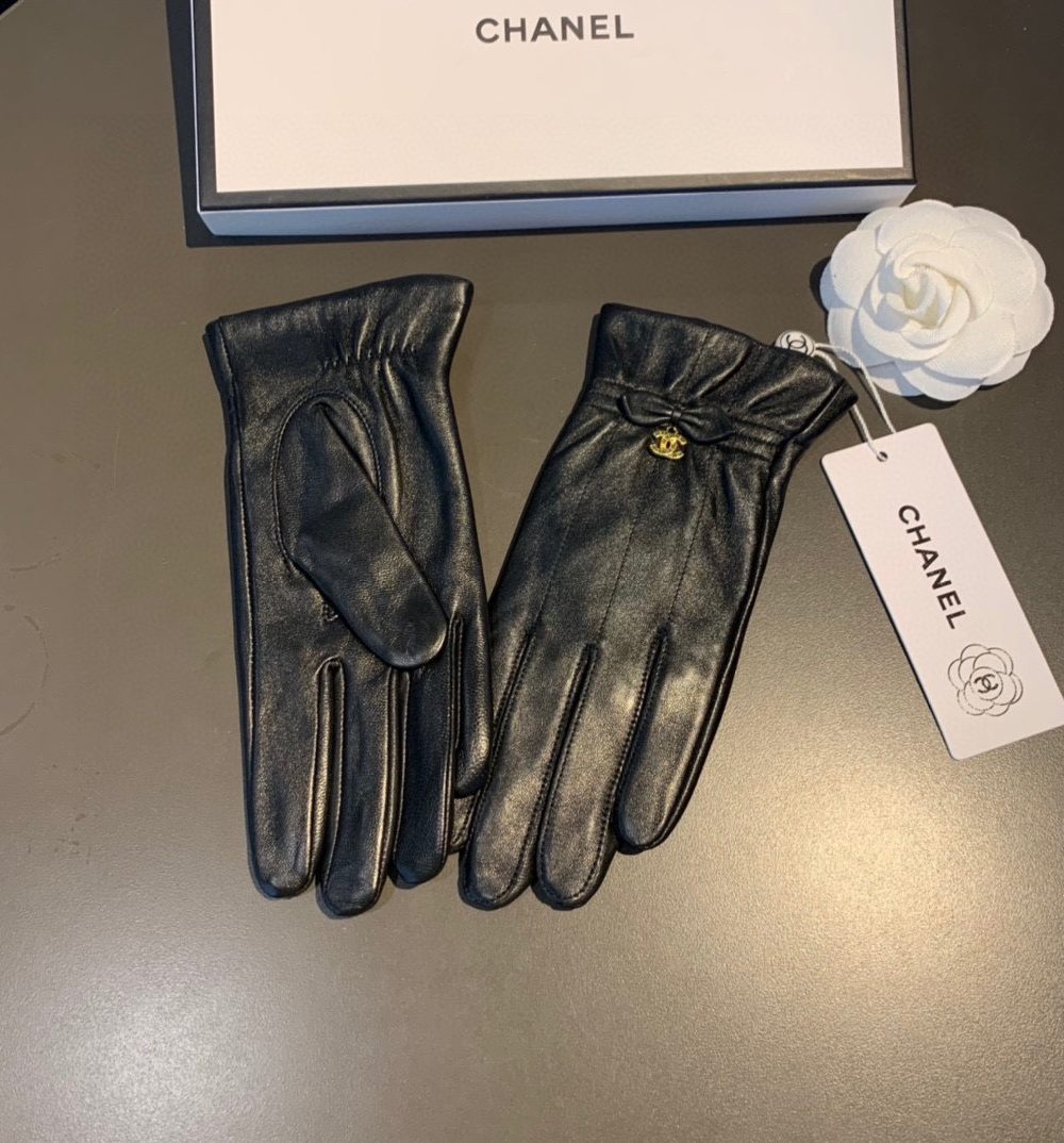 Chanel Gloves In Black