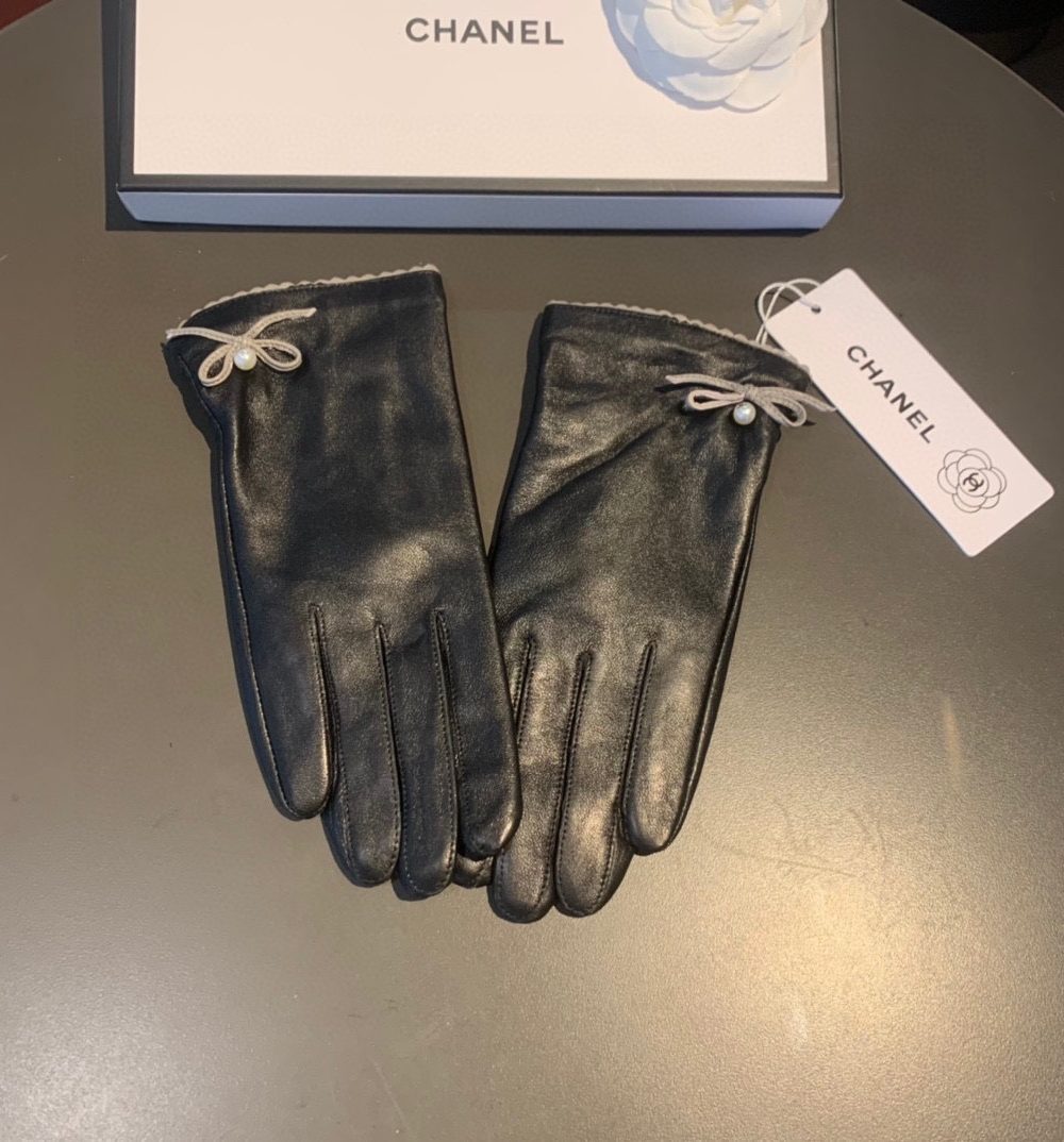Chanel Gloves In Black