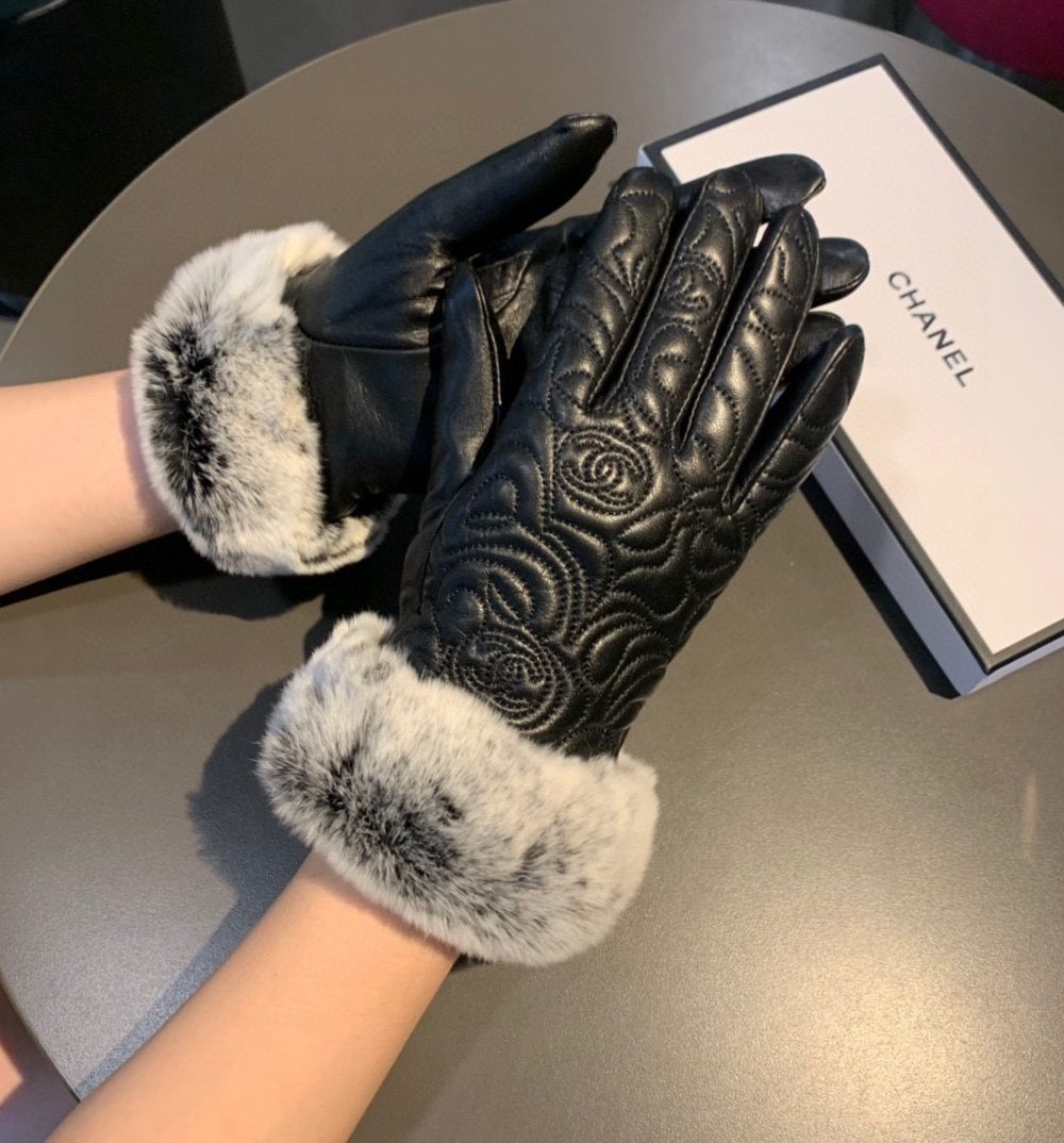 Chanel Gloves In Black