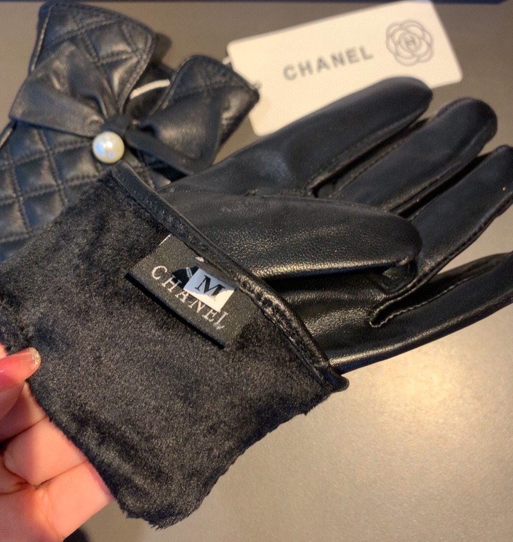 Chanel Gloves In Black