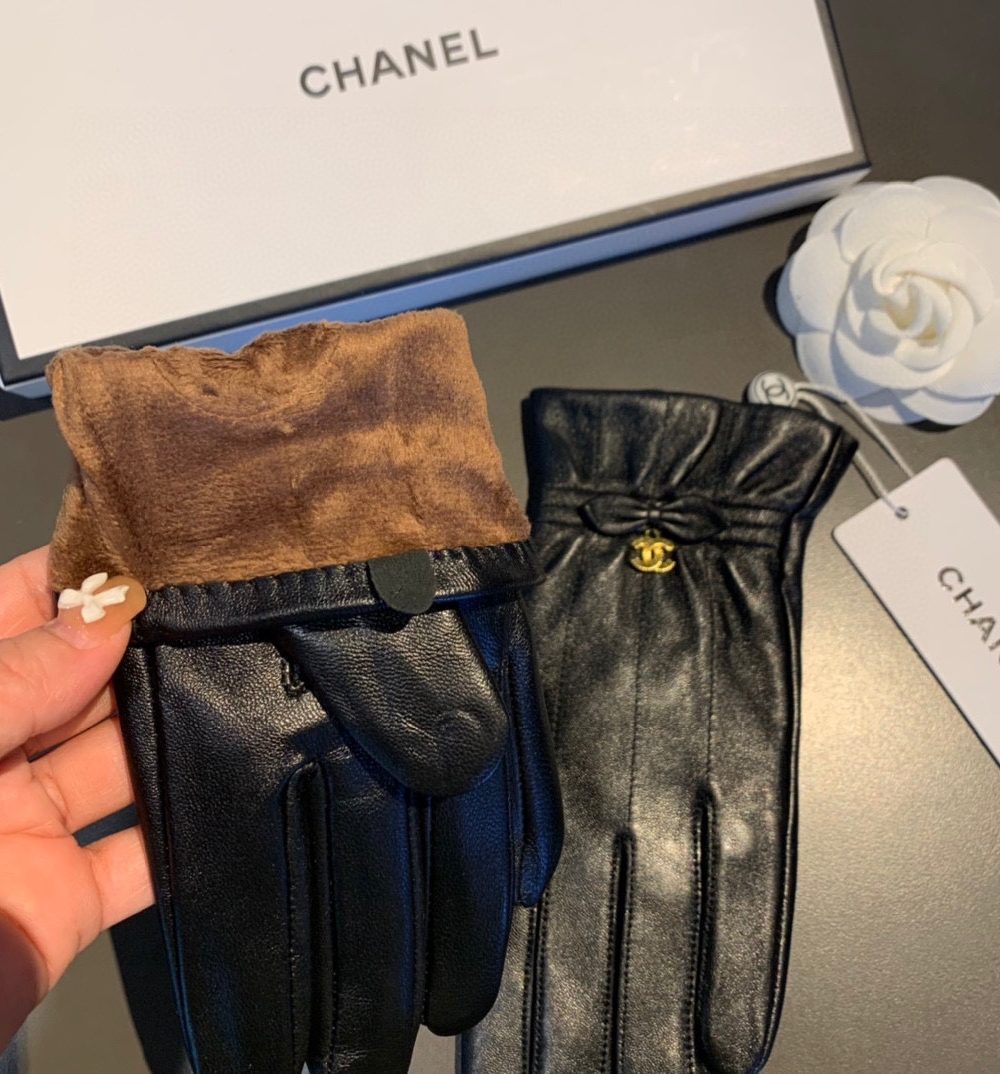 Chanel Gloves In Black