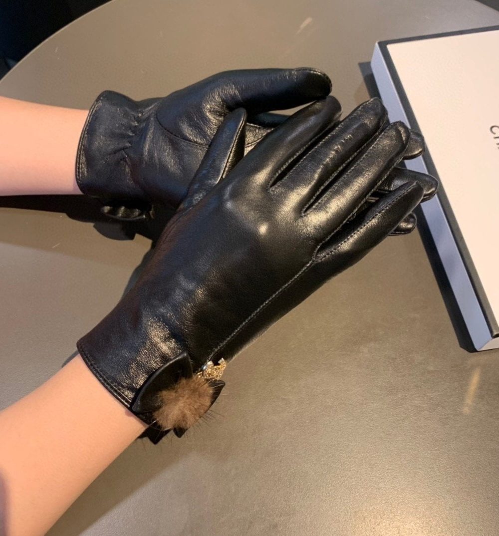 Chanel Gloves In Black