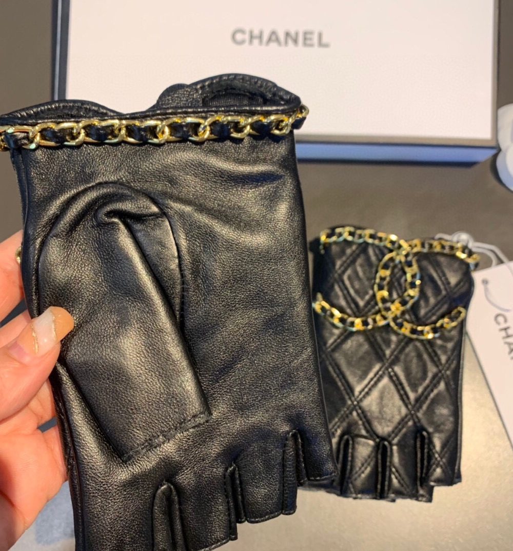 Chanel Gloves In Black