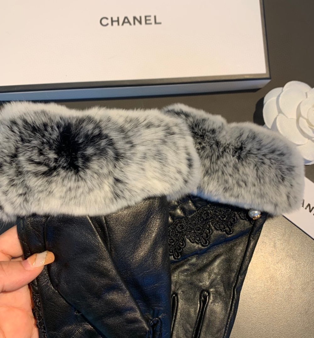 Chanel Gloves In Black