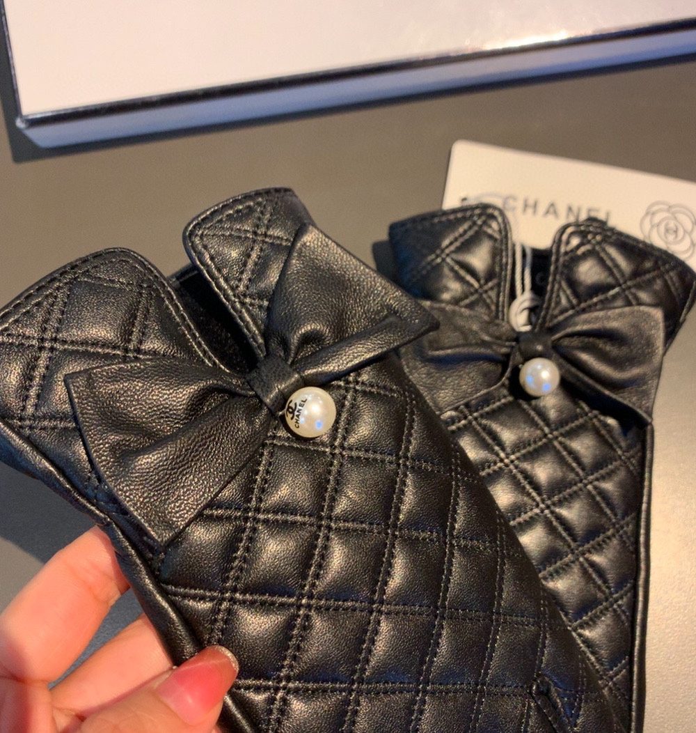 Chanel Gloves In Black
