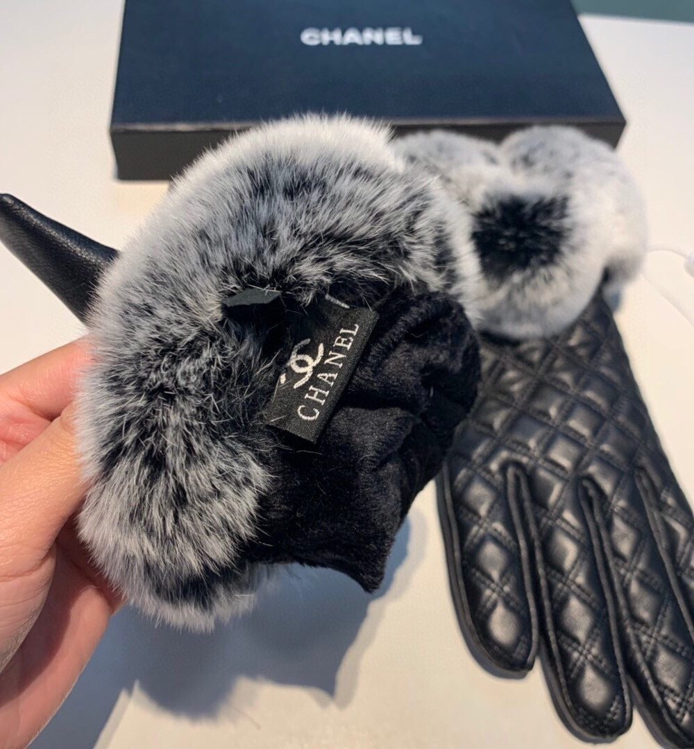 Chanel Gloves In Black