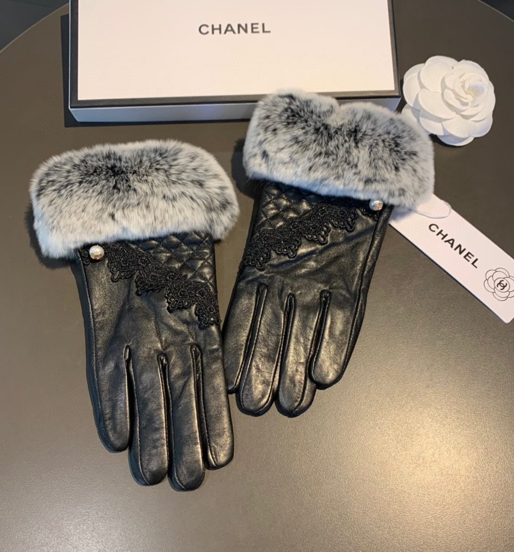 Chanel Gloves In Black
